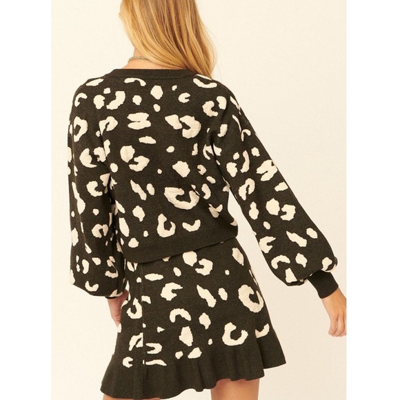 MOCHA LEOPARD PRINT KNIT PULLOVER SWEATER - Picture 5 of 5